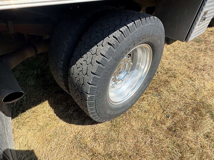 2015-ford-f350-xlt-image-11