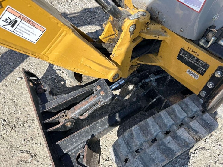 2021-caterpillar-300.9d-image-13