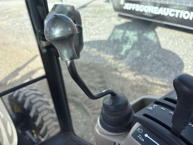 john-deere-3320-image-21