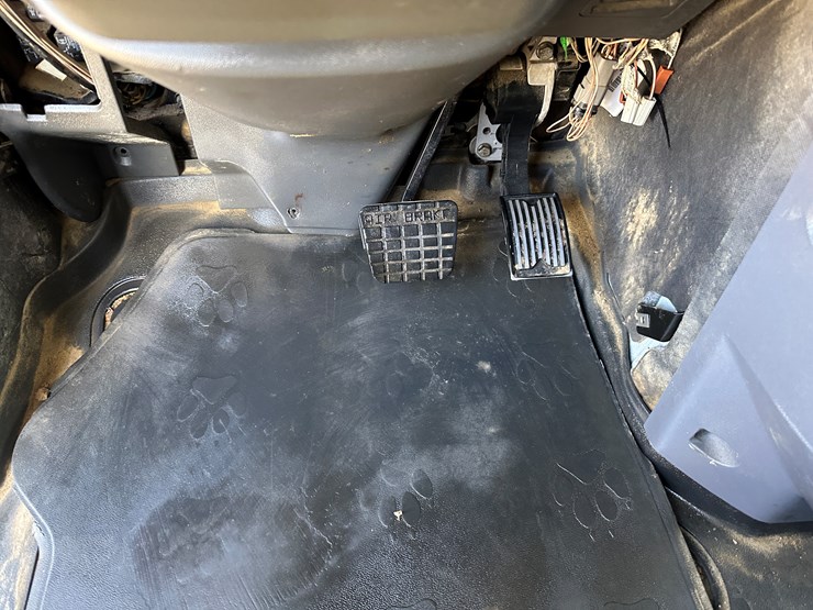 #33701-•-2011-mack-cxu-sleeper-truck-tractor-1m1aw09y4bm013132-image-65