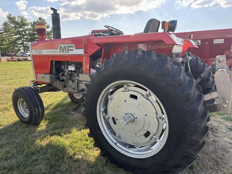 1977-massey-ferguson-1135-image-2