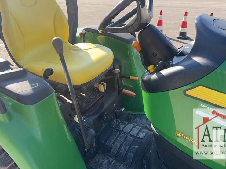 2004-john-deere-3120-image-18