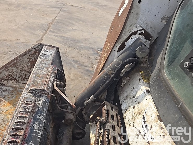 2021-bobcat-t595-image-32