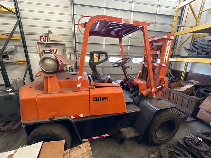 #52-•-clark-lp-solid-tire-fork-lift-8,000-lb-image-10