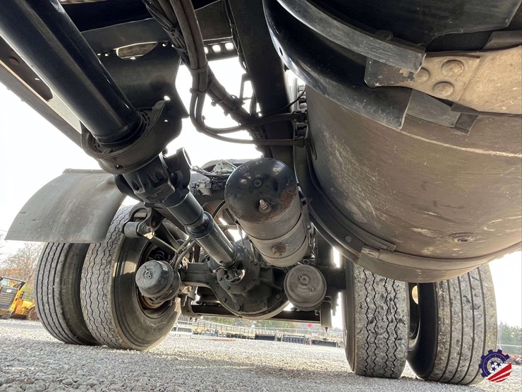 2016-volvo-d11-s/a-truck-tractor-image-23