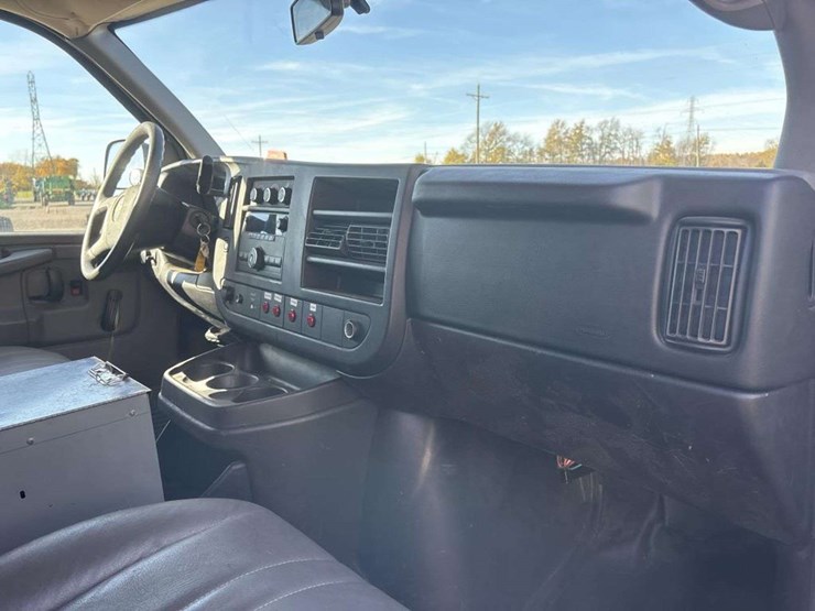 2013-chevrolet-2500-image-27