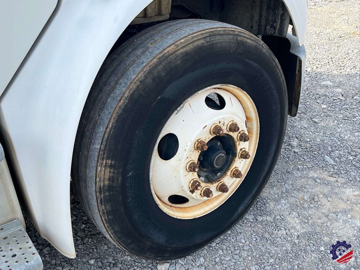 2005-freightliner-m2-business-class-s/a-water-truck-image-10