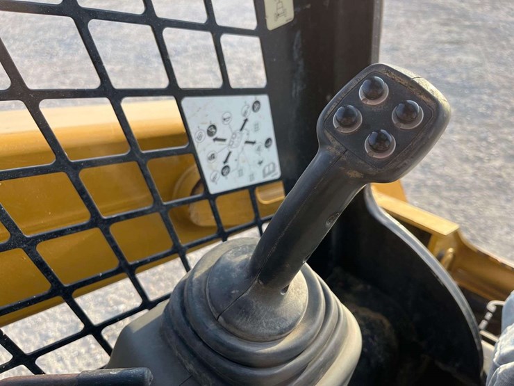 2018-caterpillar-259d-image-17