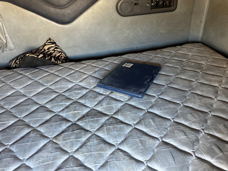 #33701-•-2011-mack-cxu-sleeper-truck-tractor-1m1aw09y4bm013132-image-76