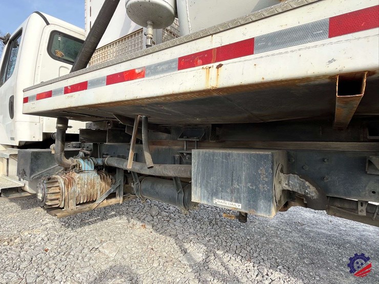 2005-freightliner-m2-business-class-s/a-water-truck-image-24