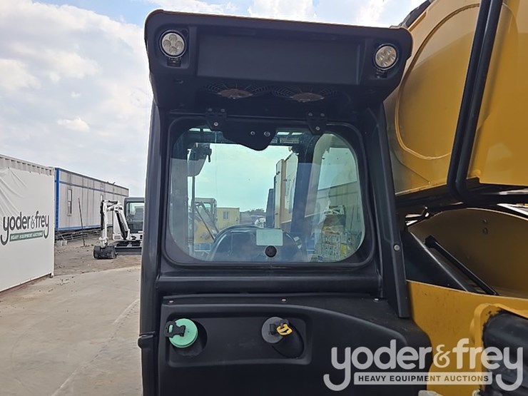 2019-caterpillar-tl1255d-image-114