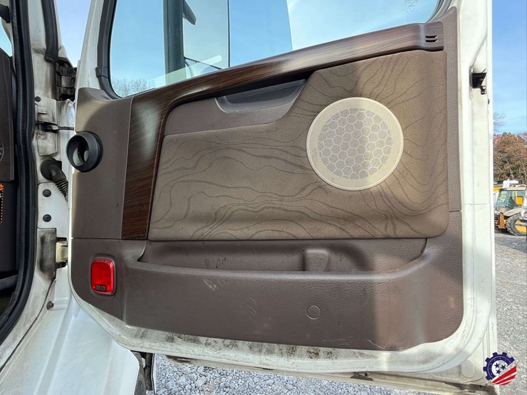 2016-volvo-d11-s/a-truck-tractor-image-46