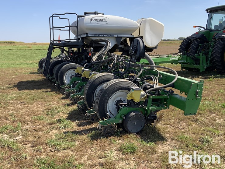 2016-harvest-international-pb4030brt-image-14