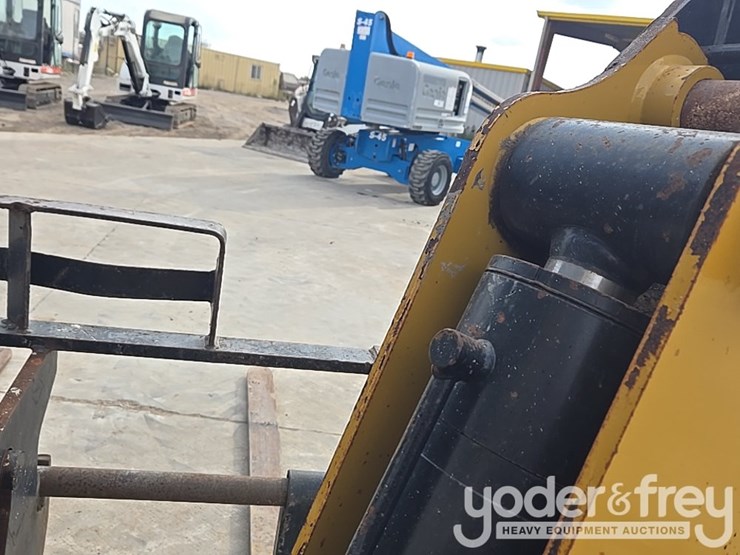 2019-caterpillar-tl1255d-image-79