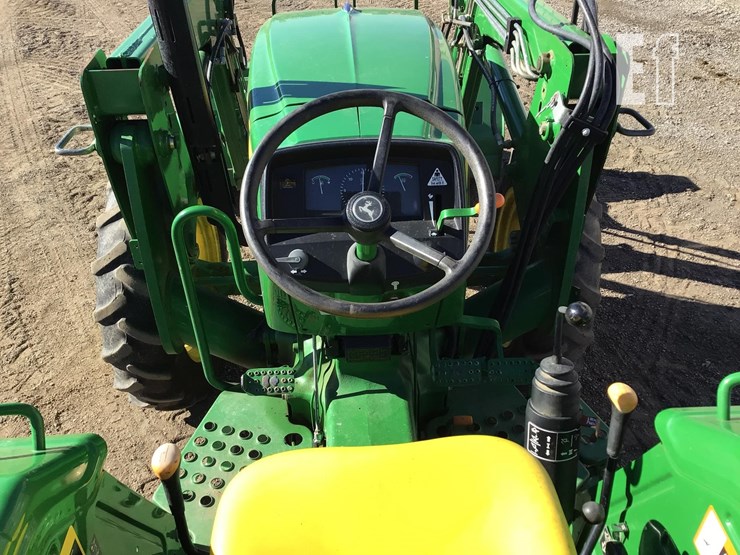 2014-john-deere-5045e-image-16