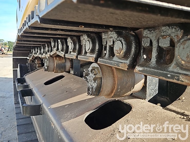 2019-caterpillar-320-image-12