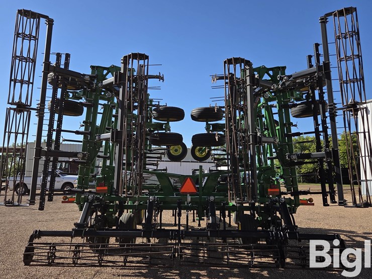 2014-john-deere-2210-image-6