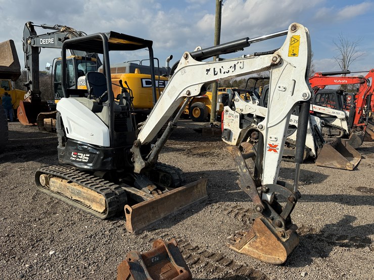 2021-bobcat-e26-image-1