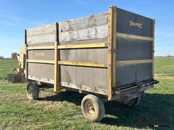 papec-14-forage-wagon-on-knowles-running-gear-image-7