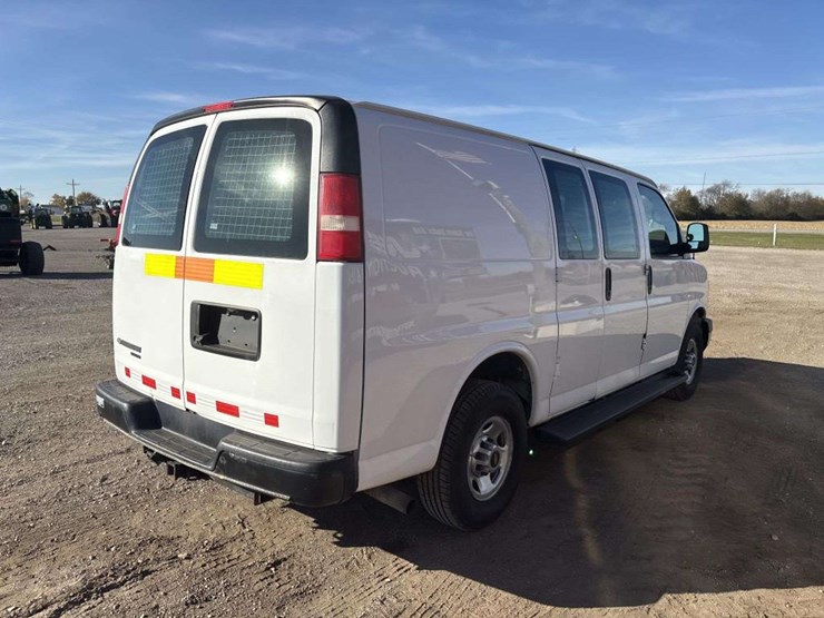 2013-chevrolet-2500-image-11