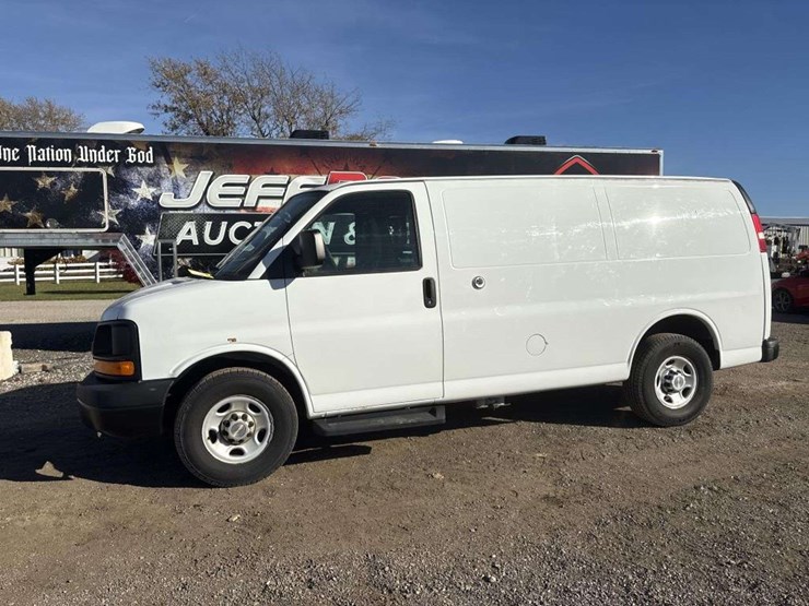 2013-chevrolet-2500-image-1