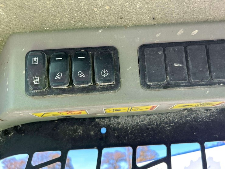 2020-caterpillar-259d3-image-12