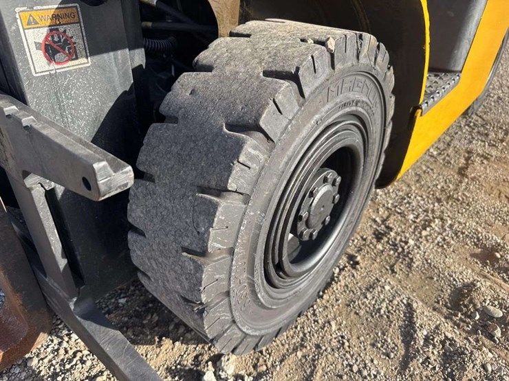 2016-yale-fork-lift-image-10