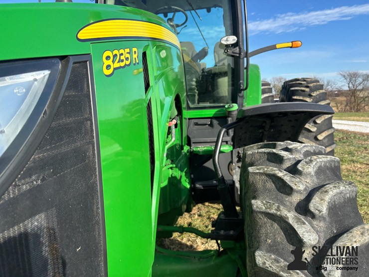 2011-john-deere-8235r-image-15