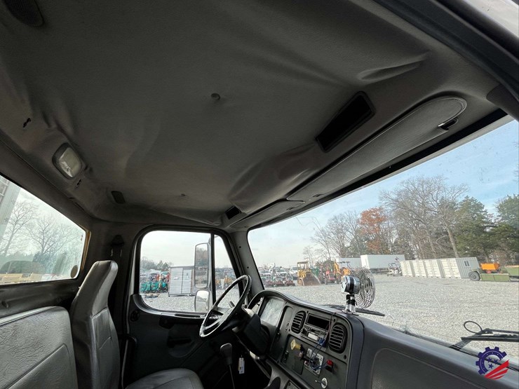 2005-freightliner-m2-business-class-s/a-water-truck-image-55