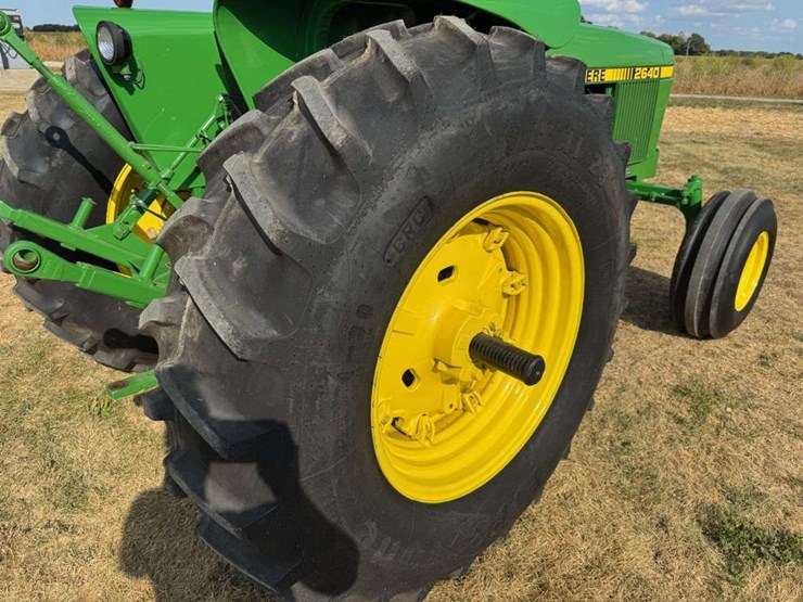 john-deere-2640-image-19
