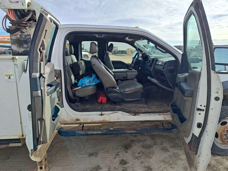 2017-ford-f550-image-38