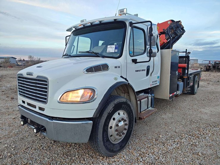 2014-freightliner-m2-106-image-5