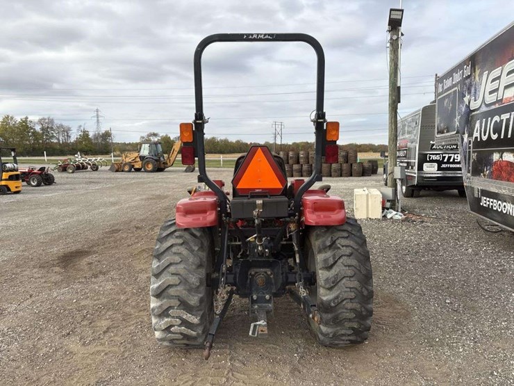 case-dx29-loader-tractor-image-11
