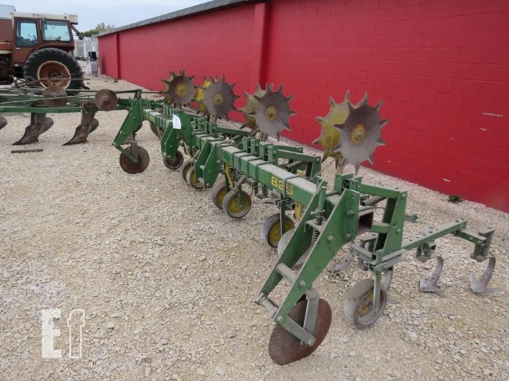 john-deere-825-image-1