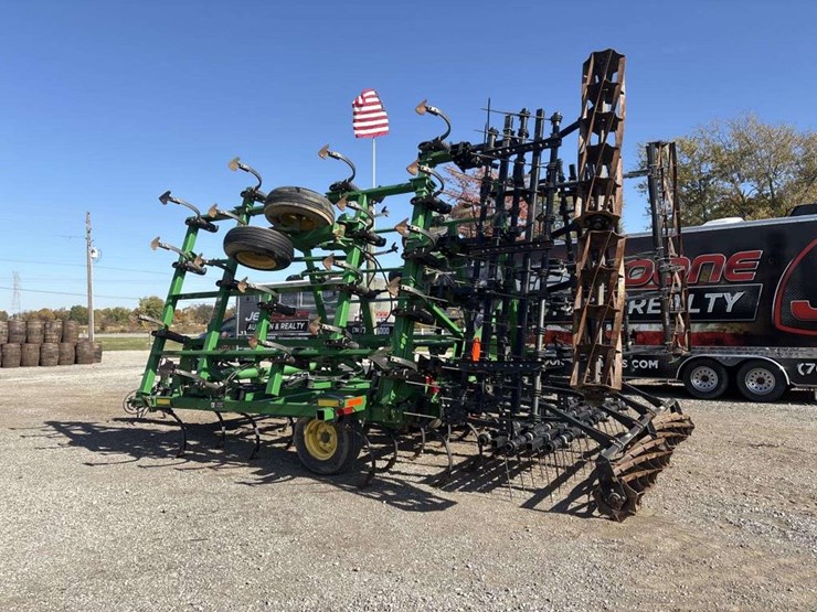 john-deere-2210l-image-8