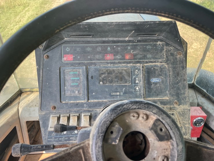 1991-versatile-876-image-41