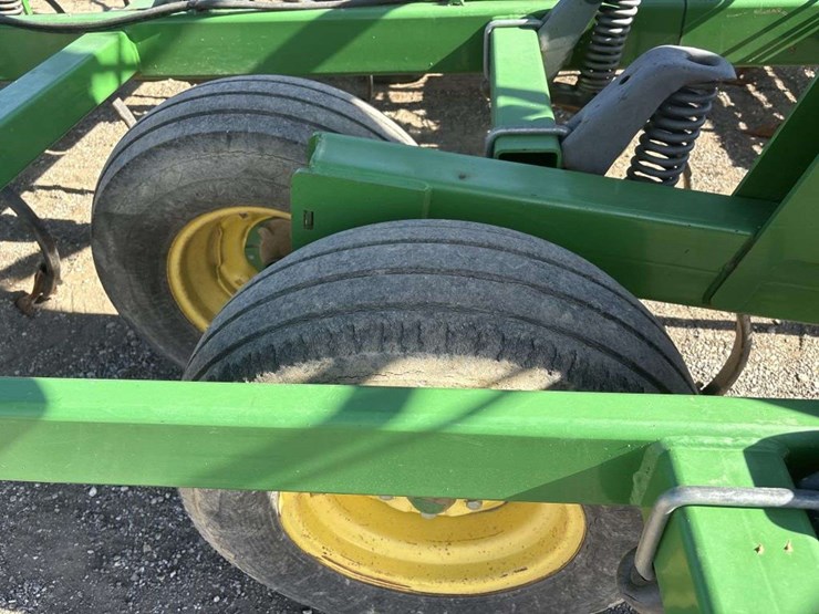 john-deere-2210l-image-30