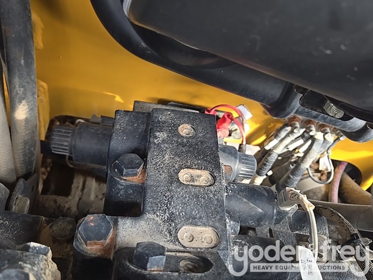 2019-caterpillar-tl1255d-image-96