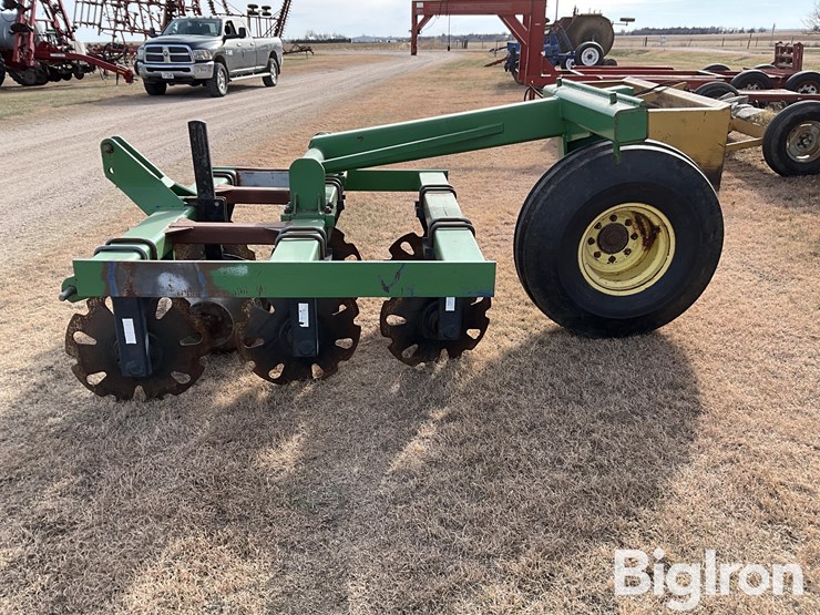 blu-jet-pivot-track-closer-image-8