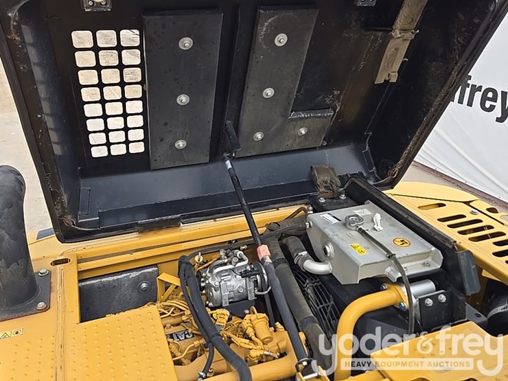 2016-caterpillar-312fgc-image-79