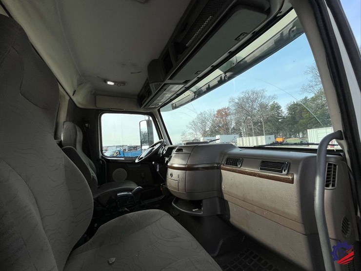 2016-volvo-d11-s/a-truck-tractor-image-50