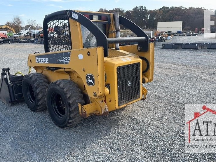 2008-deere-320-image-5