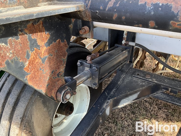 unverferth-8r30-fertilizer-applicator-image-19