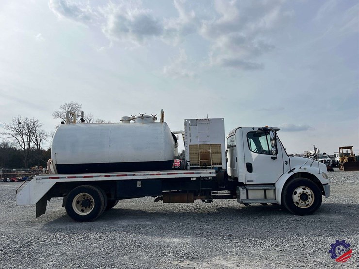 2005-freightliner-m2-business-class-s/a-water-truck-image-5