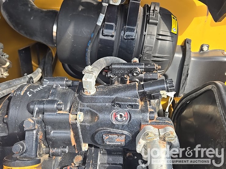 2019-caterpillar-tl1255d-image-91