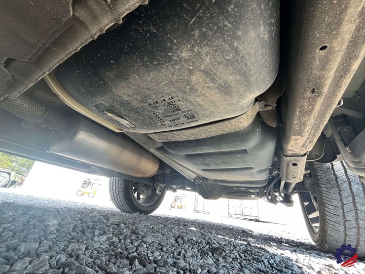 2015-chevrolet-tahoe-ltz-image-18