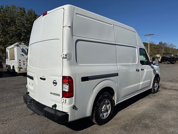 2018-nissan-nv2500-image-4
