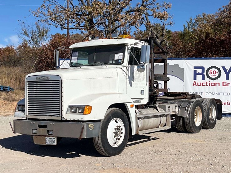 1995-freightliner-fld120-image-1