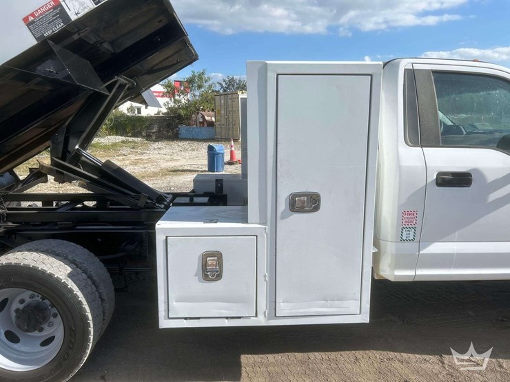 2017-ford-f550-image-24