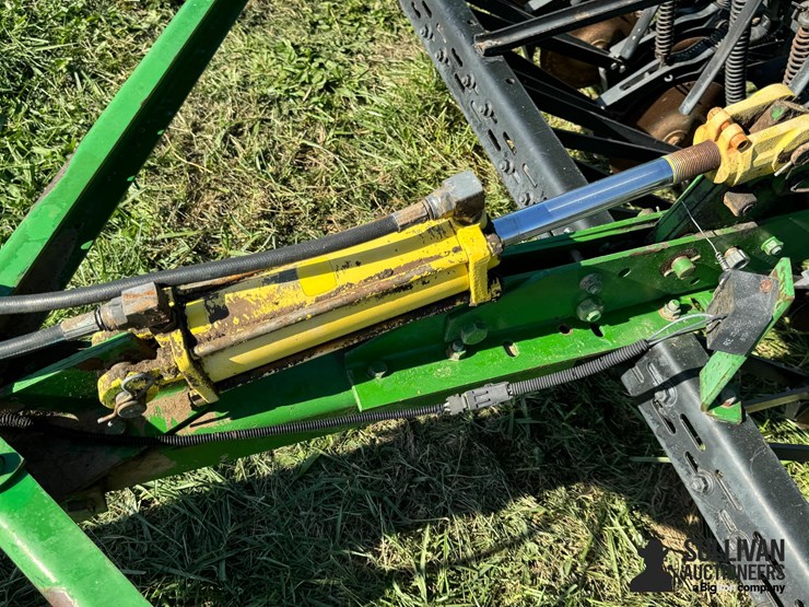 john-deere-450-image-12